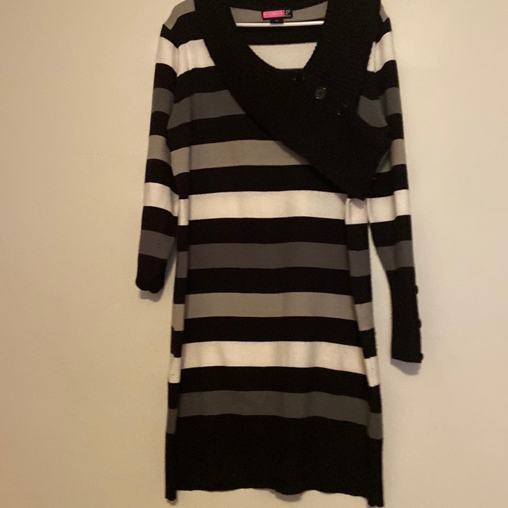 This sweater dress is a size, 2x color, gray, black and white